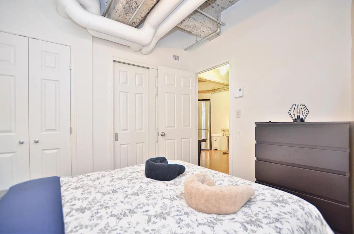 Апартаменты Stylish Urban Loft Downtown Монреаль Экстерьер фото