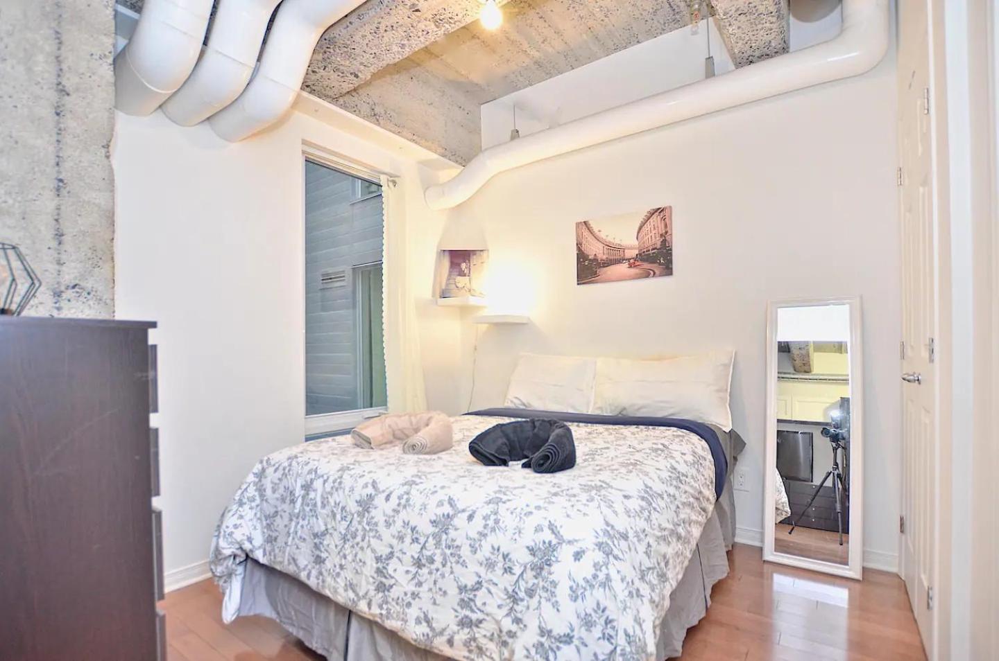 Апартаменты Stylish Urban Loft Downtown Монреаль Экстерьер фото